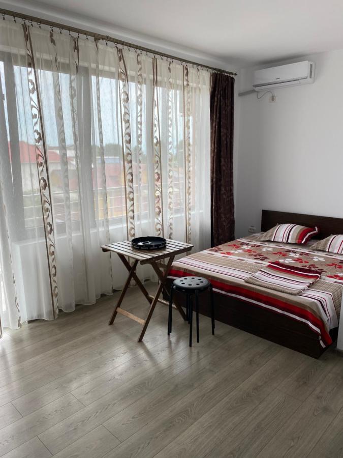 Vila Isabela Hotel Костинещи Екстериор снимка
