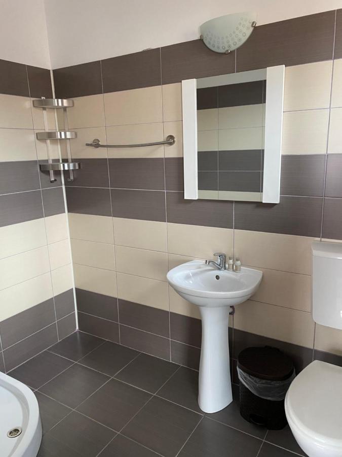 Vila Isabela Hotel Костинещи Екстериор снимка