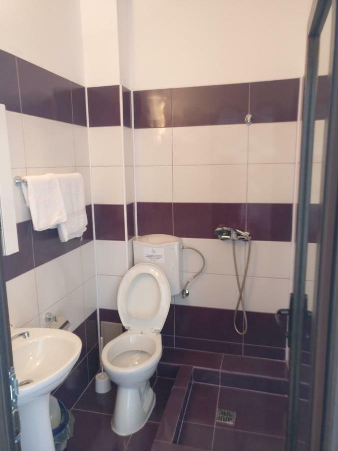 Vila Isabela Hotel Костинещи Екстериор снимка